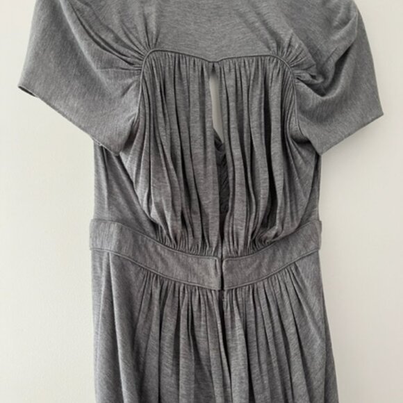 BCBG MAXAZRIA - ELEGANT GREY LINED DRESS IN 100% SILK - WORN ONCE - Picture 4 of 6